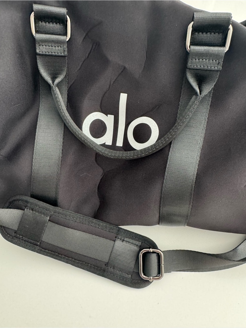 ALO Yoga Traverse Large Black Duffel Bag - Picture 6 of 9